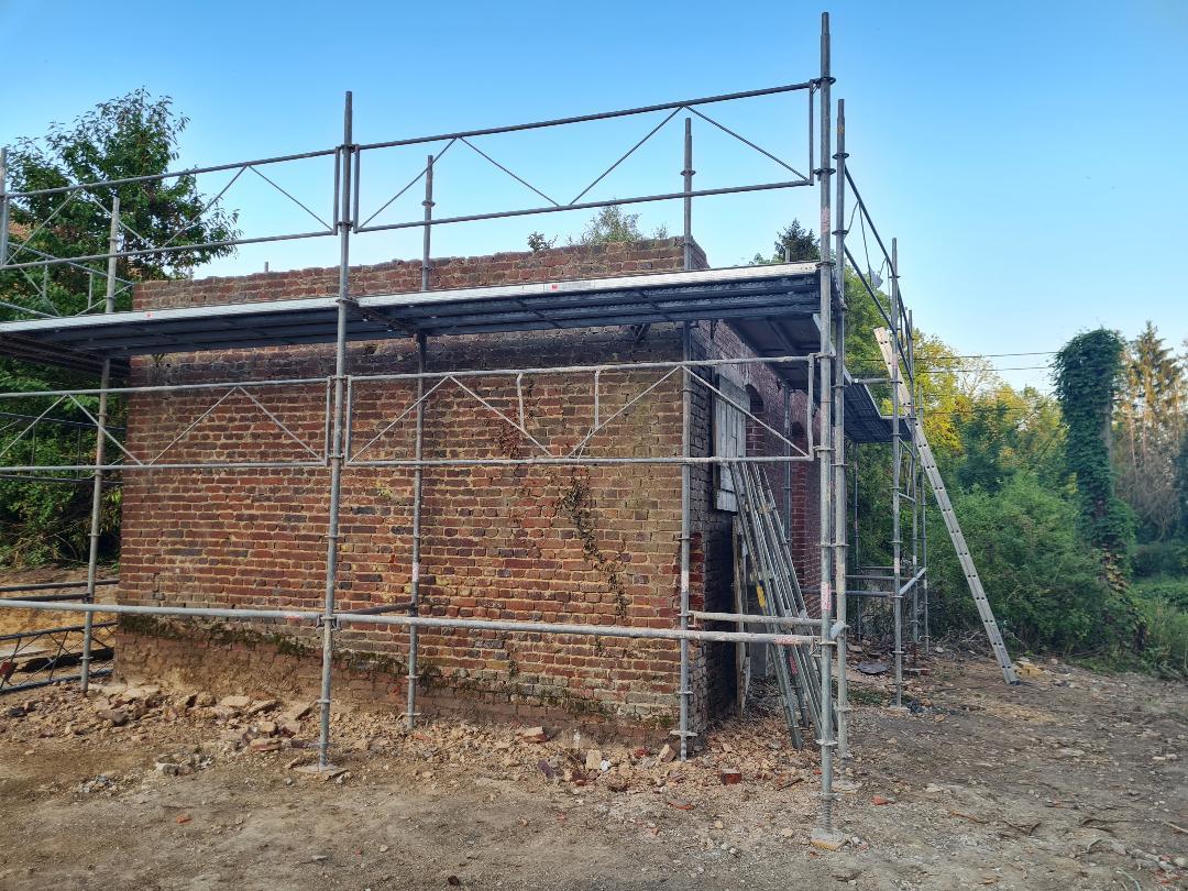 la futrue boutique de la ferme aquaponique : un bâtiment ancien début des travaux